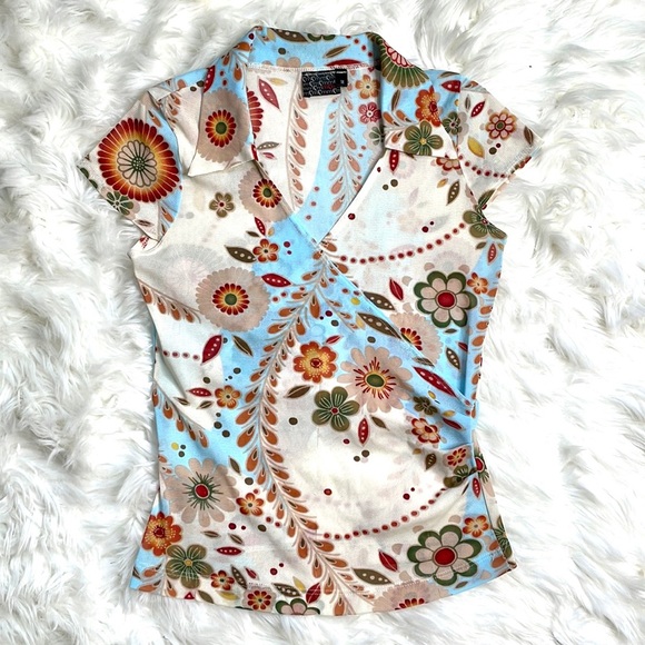 Moa Moa Sheer Faux Wrap V Neck Cap Sleeve Floral Design Top - Picture 4 of 9